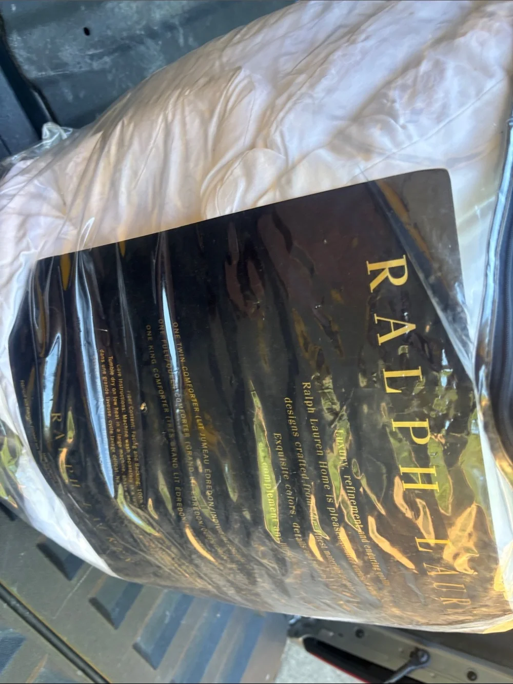 Ralph Lauren White Quilted Comforter King 100X92 Inches. Pakastain 100%Cotton.
